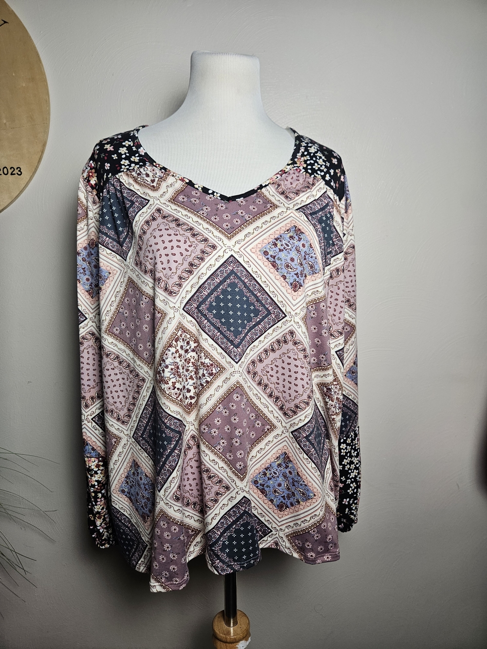 Patchwork V-Neck Long Sleeve Blouse in Mauve Print